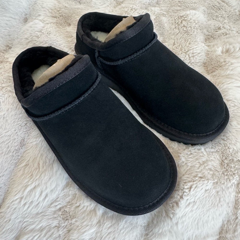 UGG Black Kids Slippers
